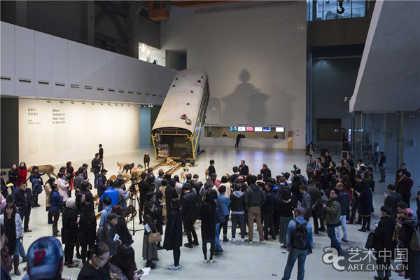黄永砅个展上海开幕 呈现权利与命运的矛盾(图2)