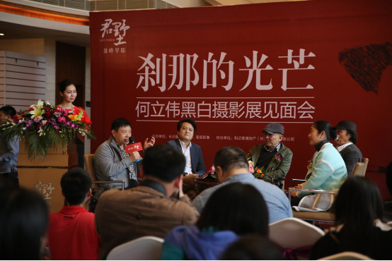著名作家何立伟黑白摄影展 盈峰翠邸君墅艺术展厅诗意开展(图1)