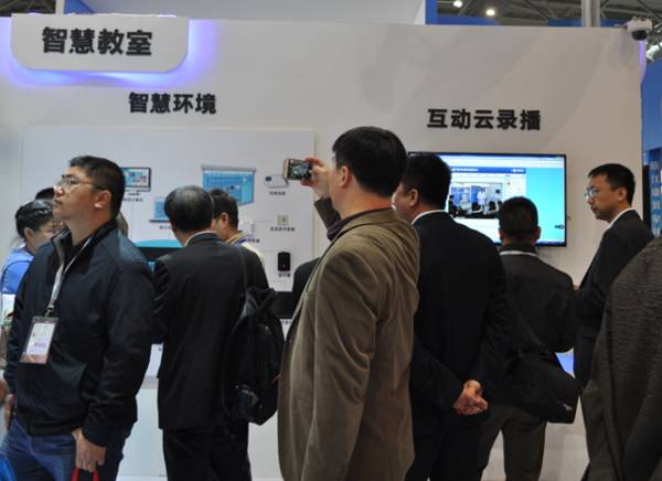 艾威康智慧校园平台 闪耀第47届合肥高教展(图3)