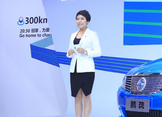腾势俩女性就羡煞左右展台 三个女人一台戏?(图1)