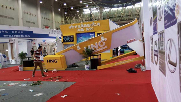 如何防止展台倒塌？展台倒塌事件频频发生 (图3)