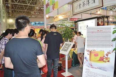 究竟什么样的展会能受茶企青睐(图1) 今年“5·18”展会清铧茶业精心策划的活动吸引了大量人群资料图