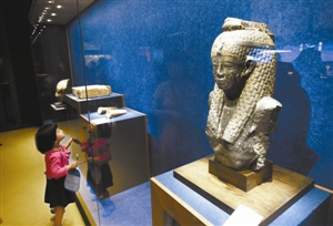 文明差异-埃及木乃伊遇中国金缕玉衣 两国博物馆在南京展“法老与王”(图1)